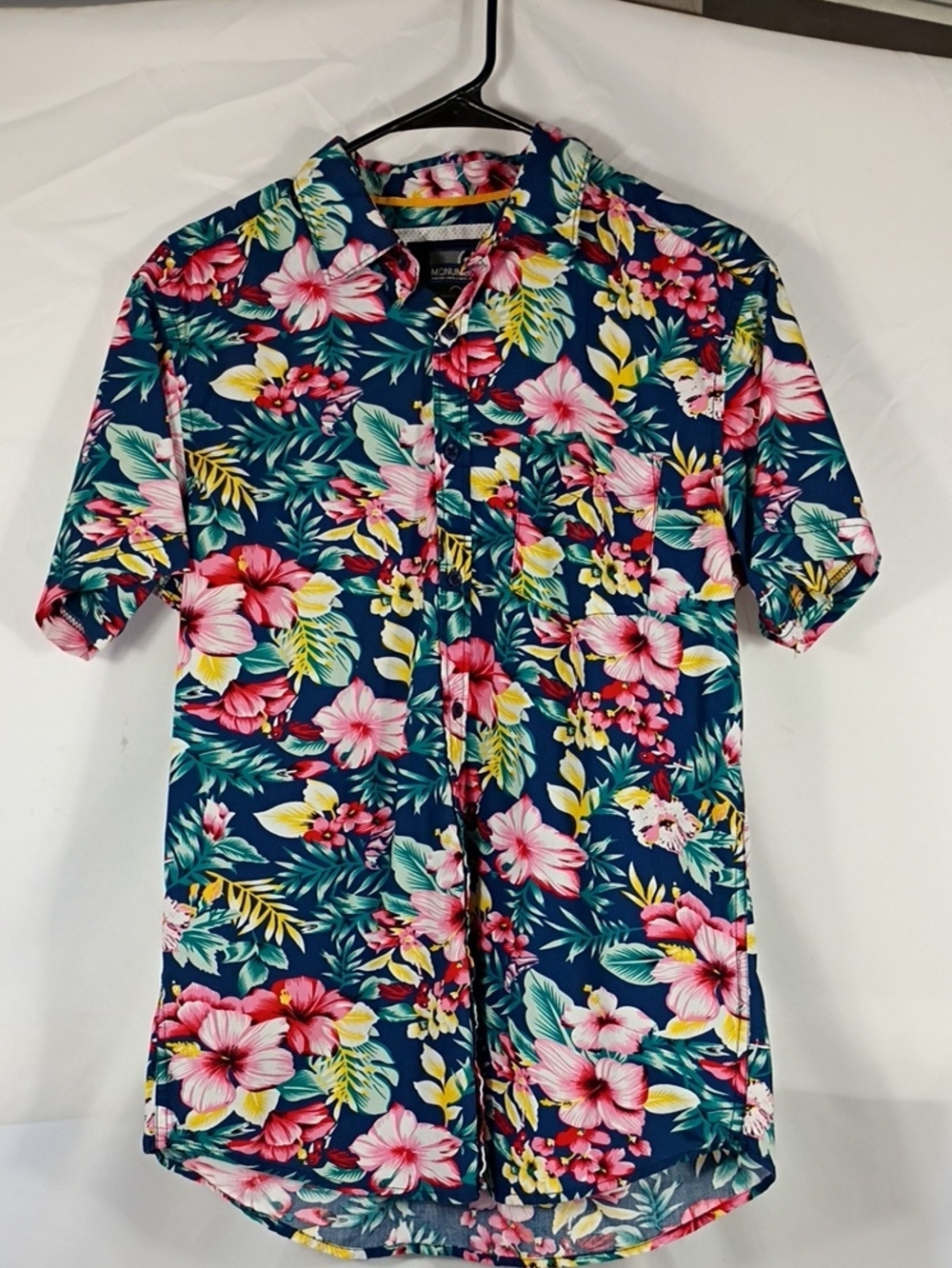 Monument Sz Med Tropical Hawaiian Floral Short Sleeve 100% Cotton Button Shirt
